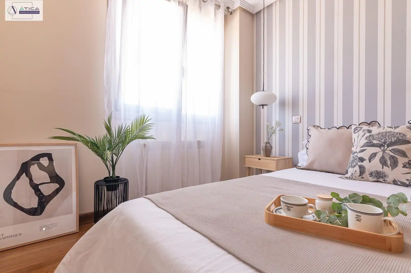 Schlafzimmer von Dachboden zum Verkauf in Santander mit Heizung, Privatgarten und Parkett