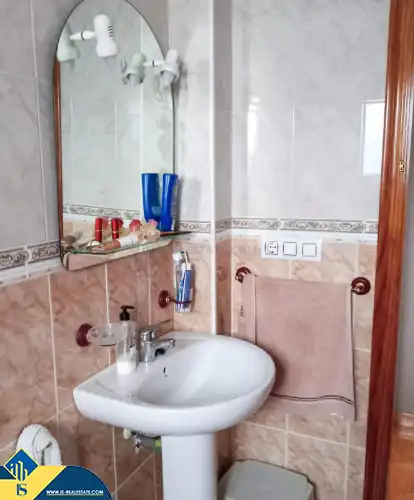 Bany de Pis en venda en Torrevieja amb Terrassa, Moblat i Piscina comunitària