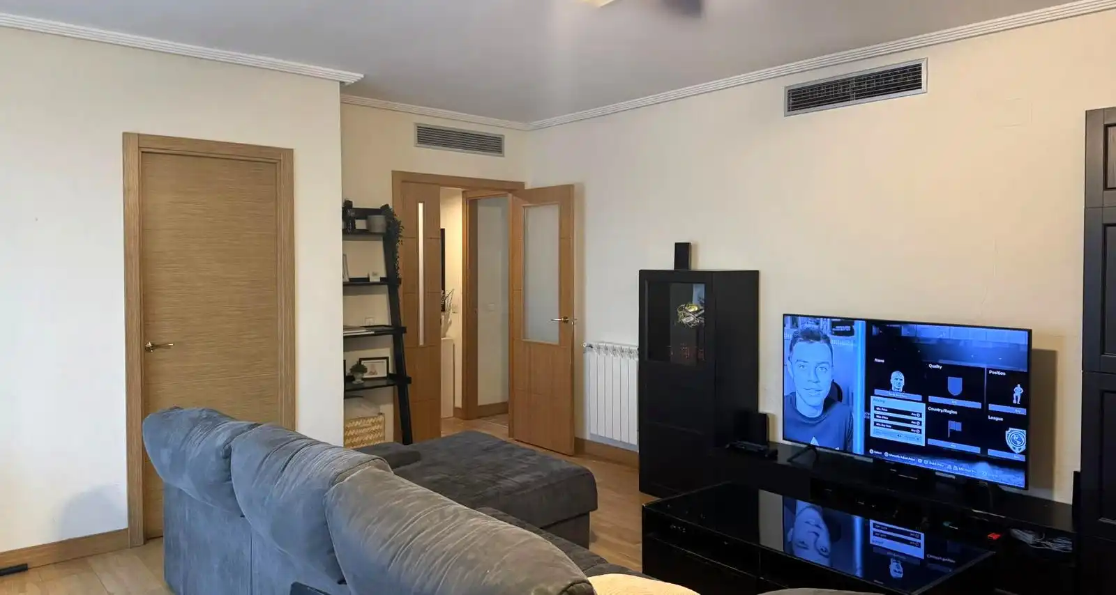 Living room of Flat for sale in Tres Cantos  with Heating, Parquet flooring and Terrace