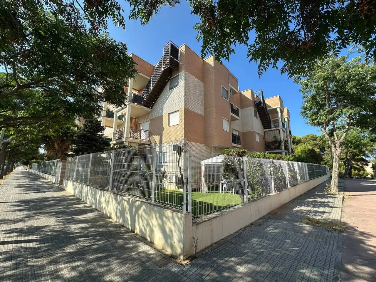 Vista exterior de Pis en venda en Cambrils amb Calefacció, Parquet i Traster