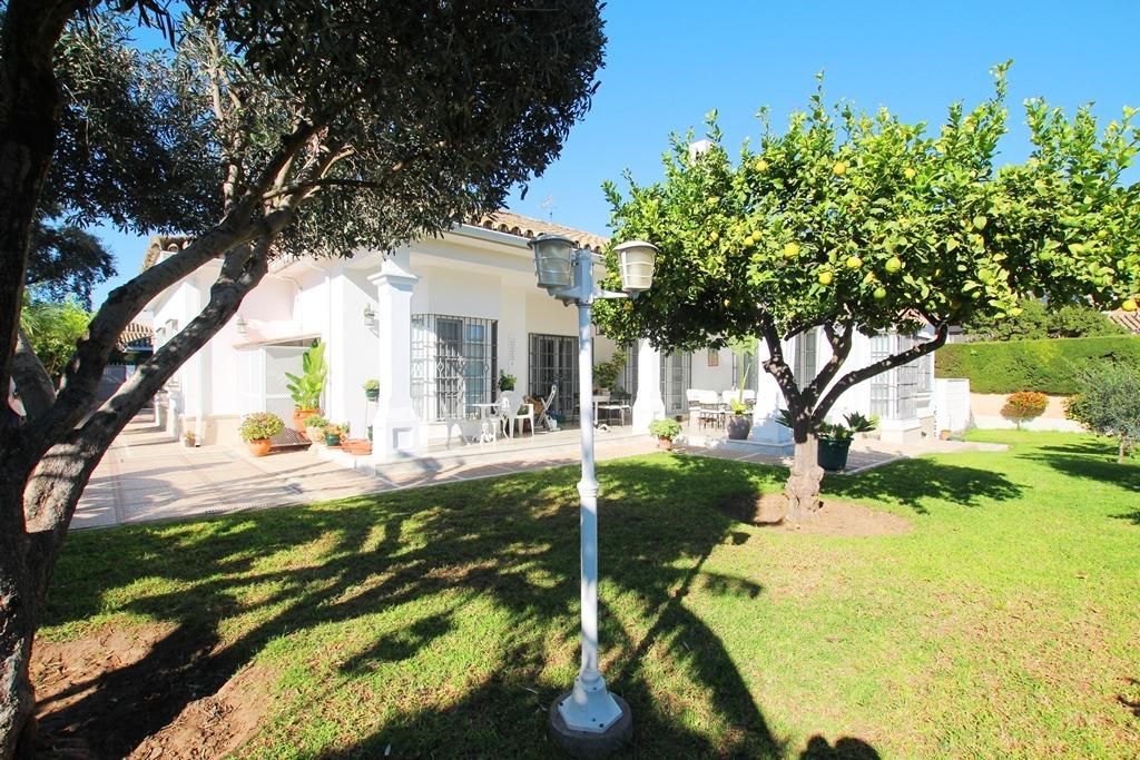 Exterior view of House or chalet for sale in Jerez de la Frontera  with Air Conditioner, Heating and Private garden