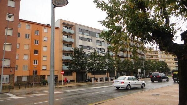 Vista exterior de Pis en venda en Salt amb Calefacció
