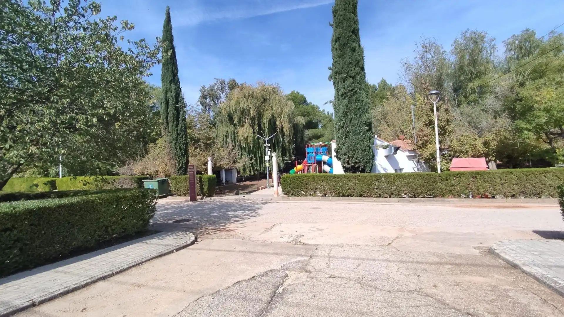 Parking de Casa adosada en venta en Caudete de las Fuentes con Calefacción, Jardín privado y Terraza