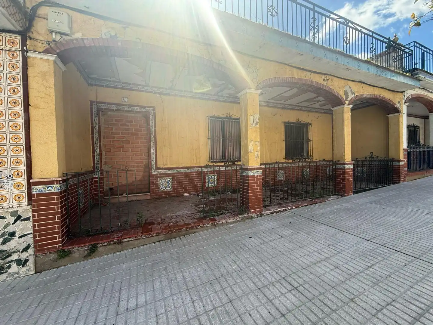 Außenansicht von Residential zum Verkauf in Bormujos