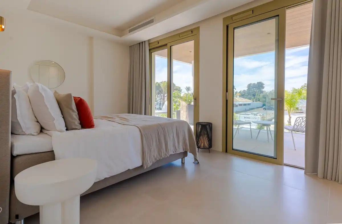 Schlafzimmer von Dachboden zum Verkauf in Marbella mit Klimaanlage, Terrasse und Abstellraum