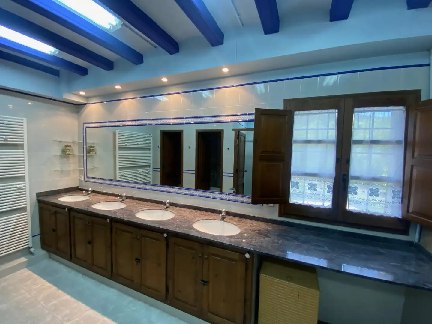 Baño de Finca rústica en venta en La Quar con Calefacción y Jardín privado