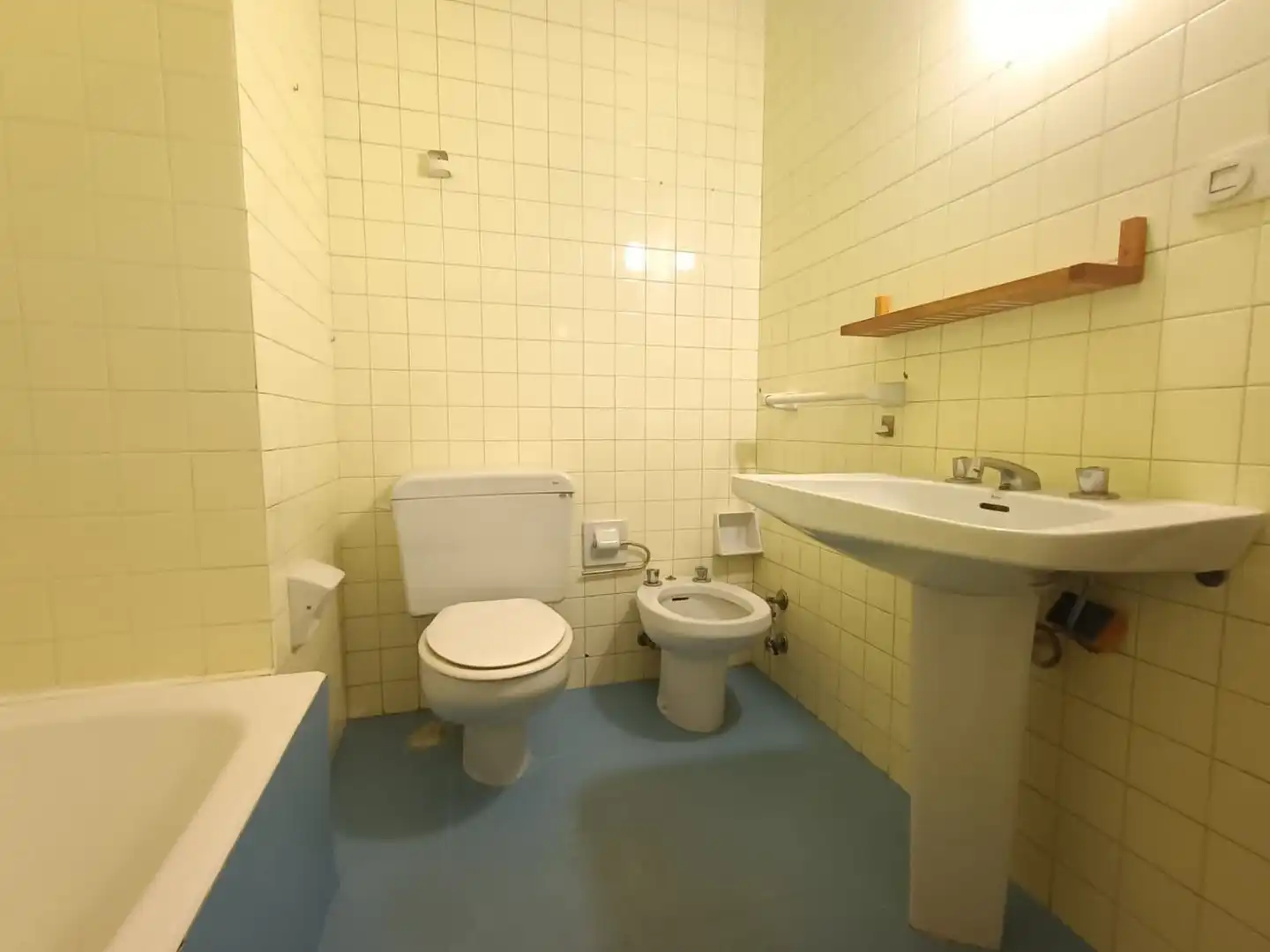 Bathroom of Flat for sale in Oviedo   with Heating, Terrace and Storage room