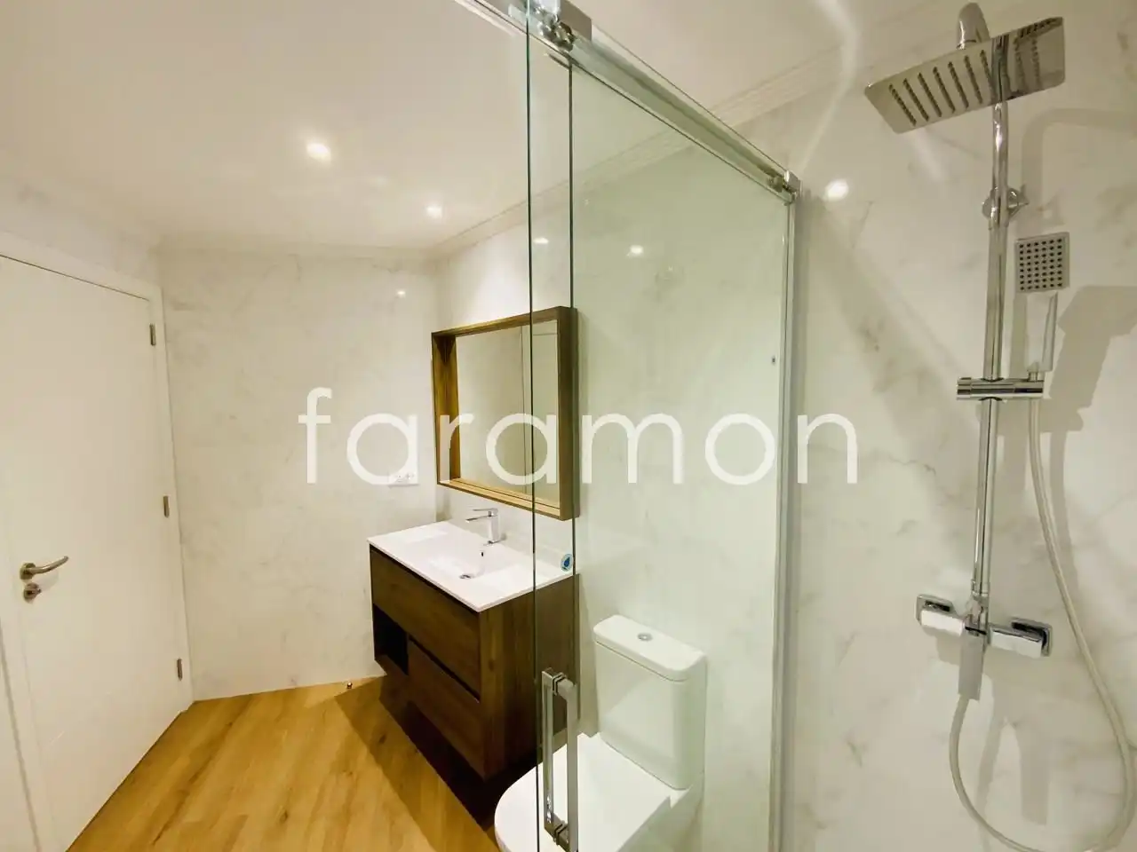Baño de Piso en venta en Sanxenxo con Terraza, Trastero y Internet