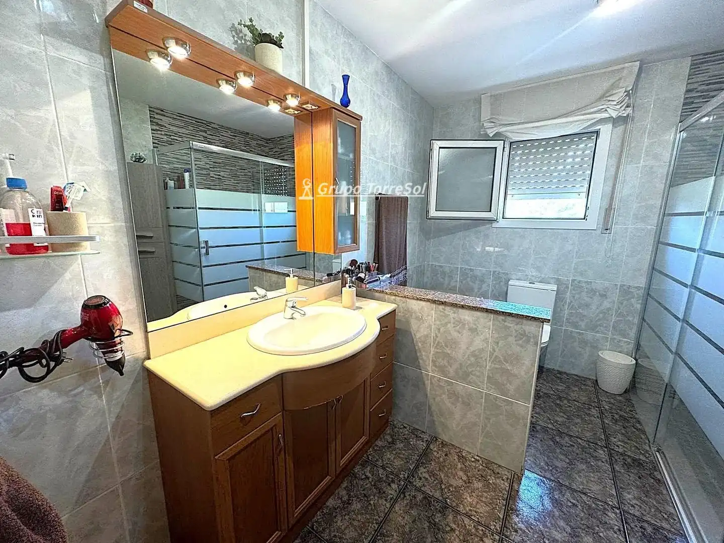 Bathroom of Houses for sale in La Bisbal del Penedès  with Air Conditioner, Heating and Terrace
