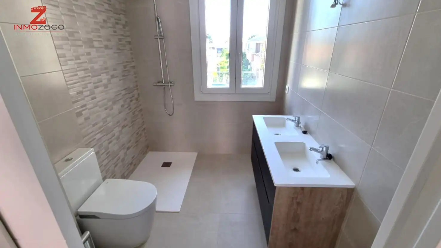 Baño de Casa adosada en venta en Las Rozas de Madrid con Calefacción, Jardín privado y Terraza
