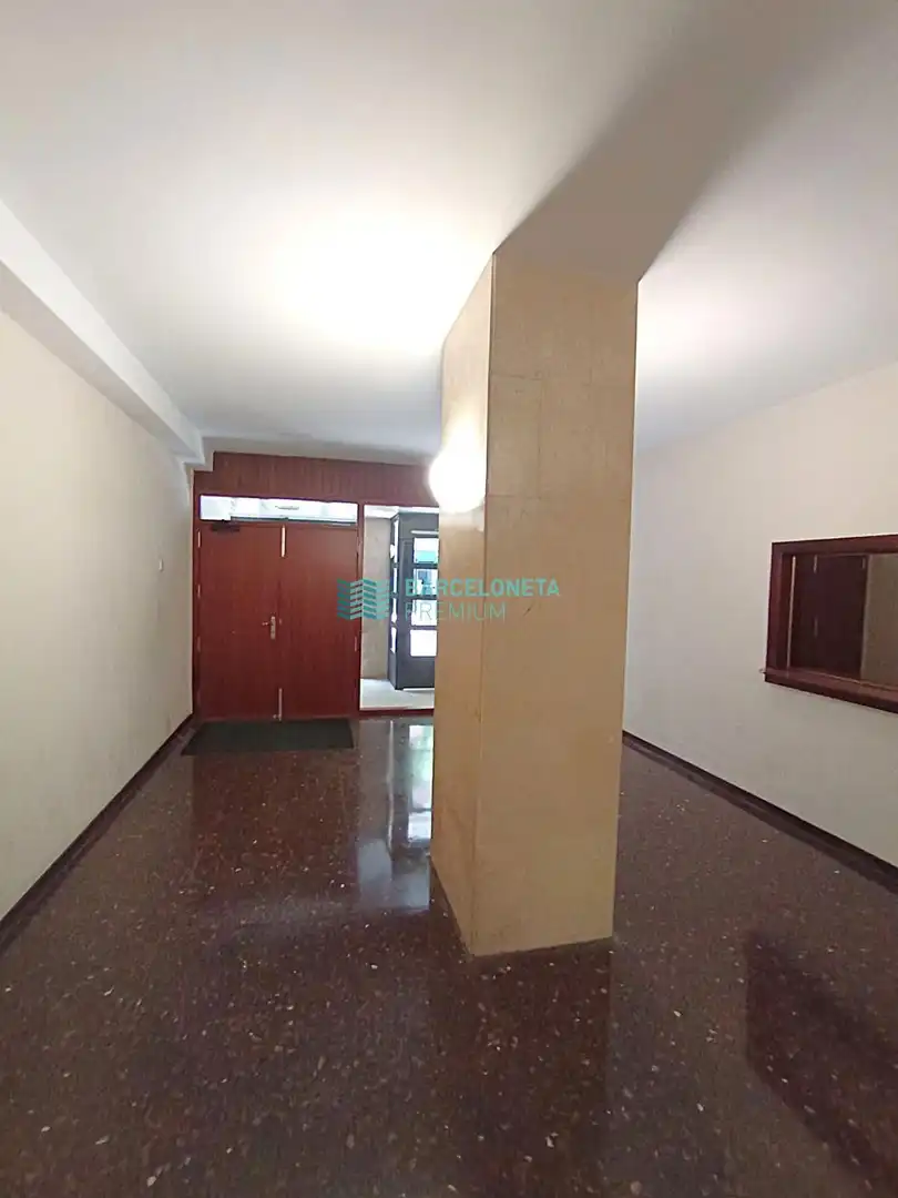Piso en venta en Barcelona con Calefacción, Terraza y Alarma