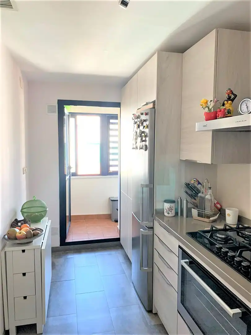 Küche von Dachboden zum Verkauf in Estepona mit Klimaanlage, Heizung und Terrasse