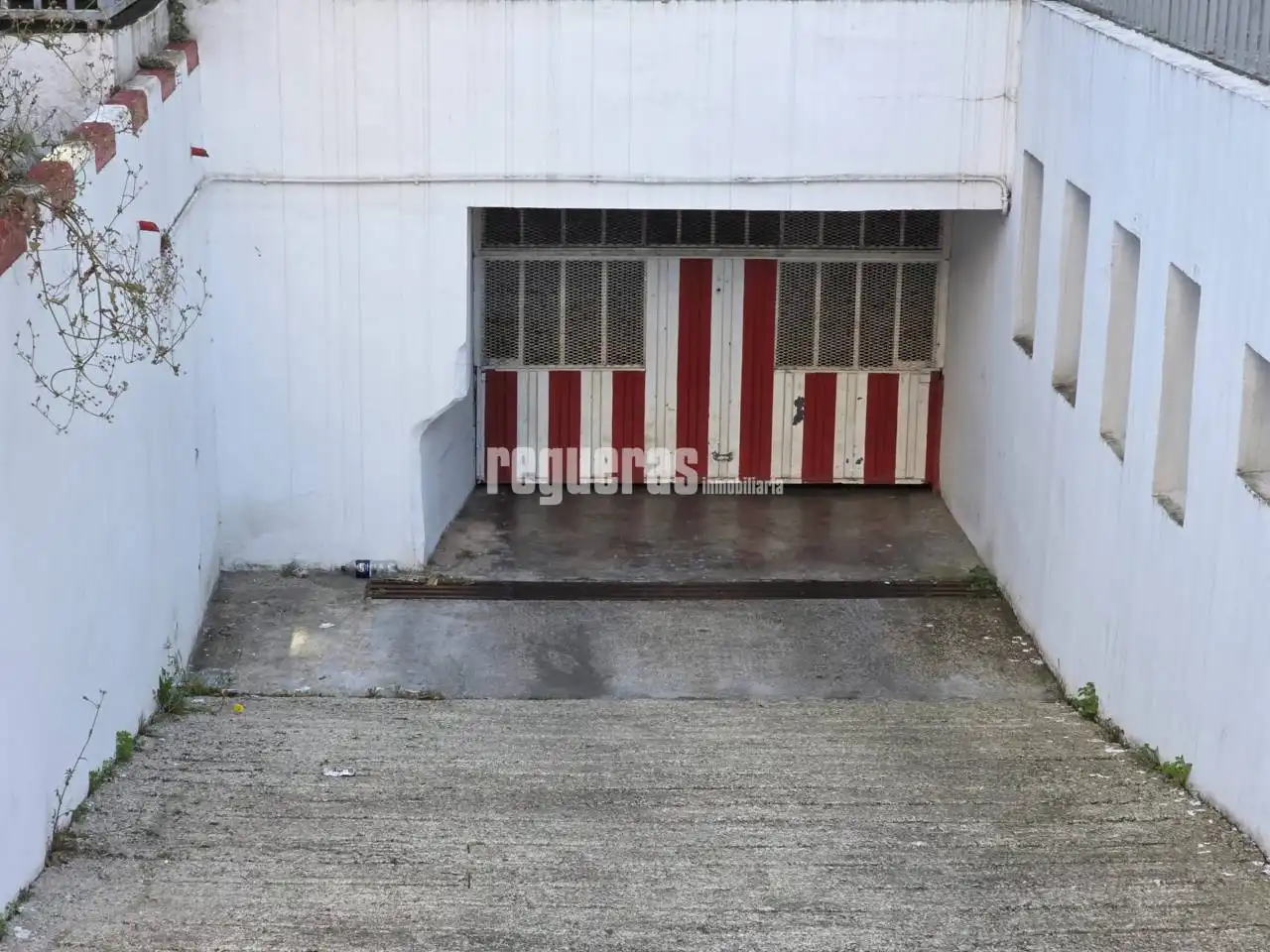 Parking de Piso en venta en Avilés con Calefacción, Terraza y Trastero
