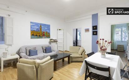 Living room of Flat to rent in  Madrid Capital  with Air Conditioner, Heating and Furnished