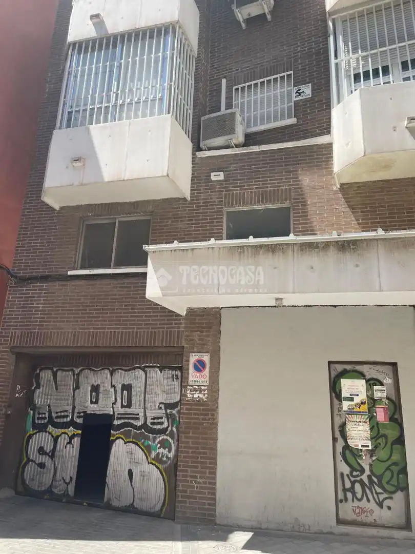 Exterior view of Garage for sale in Madrid