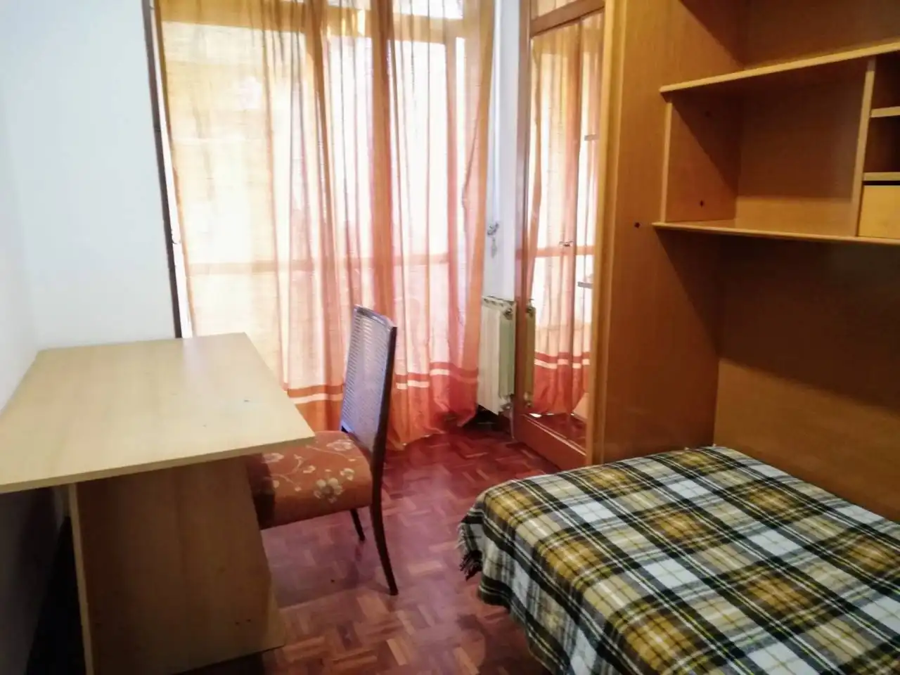 Bedroom of Flat for rent in Burgos  with Heating, Parquet flooring and Furnished