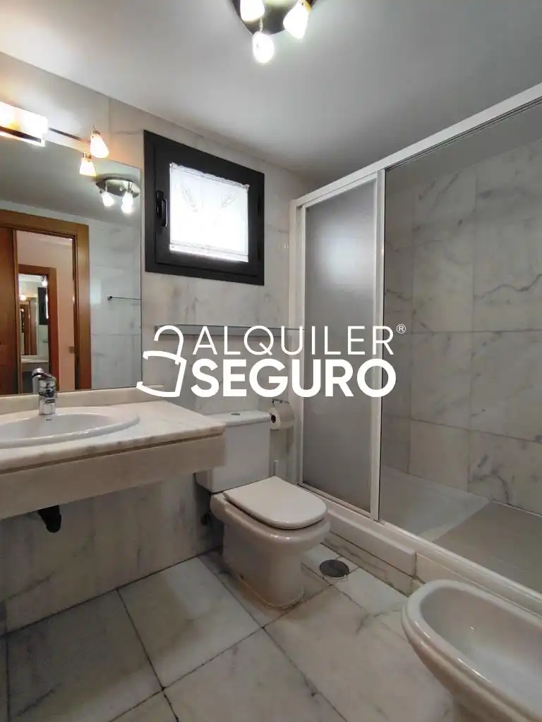Baño de Piso de alquiler en Paracuellos de Jarama con Aire acondicionado, Calefacción y Terraza