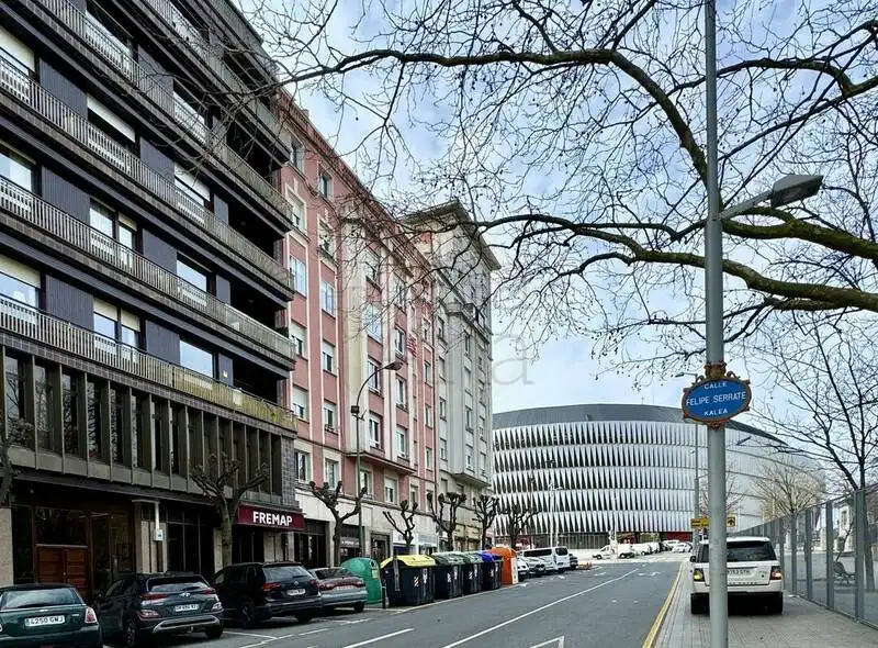 Vista exterior de Pis de lloguer en Bilbao  amb Calefacció
