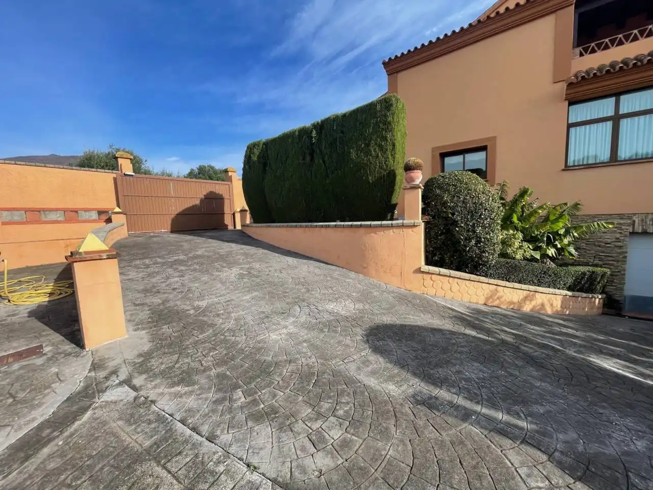 Vista exterior de Finca rústica en venda en Estepona amb Aire condicionat, Calefacció i Jardí privat