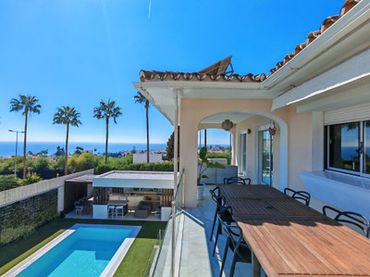 Chalet con piscina en venta en Riviera del Sol