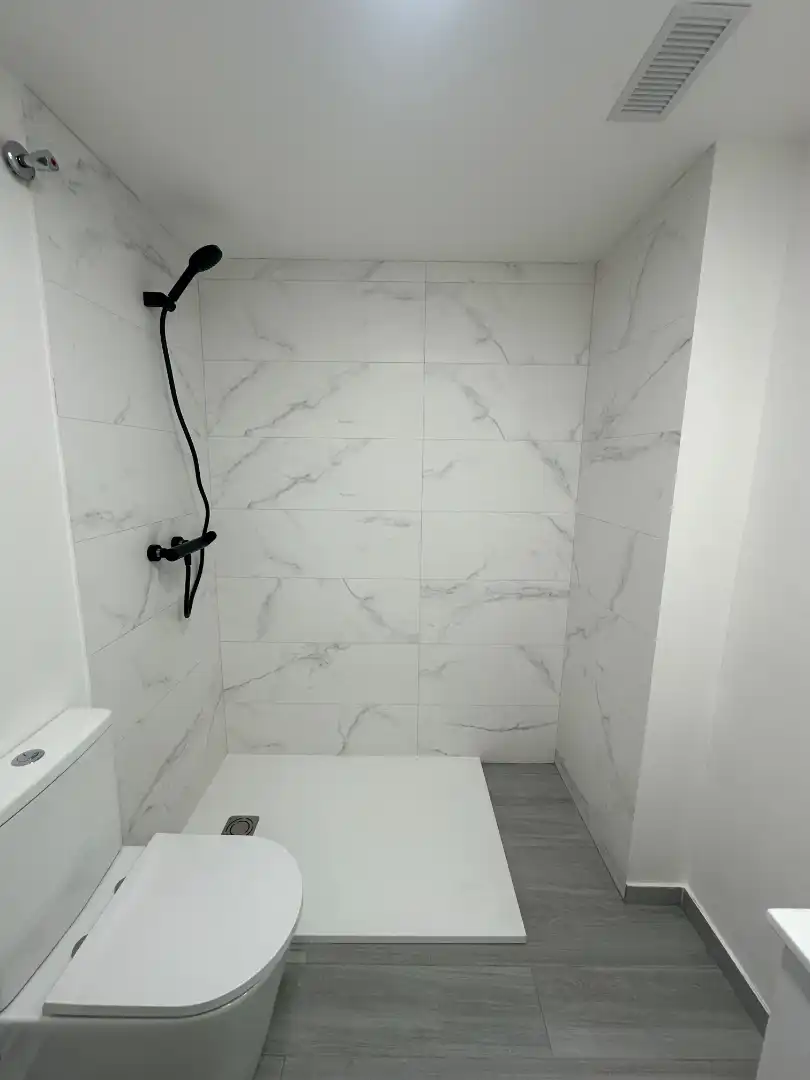 Baño de Piso en venta en Valencia con Parquet, Terraza y Balcón