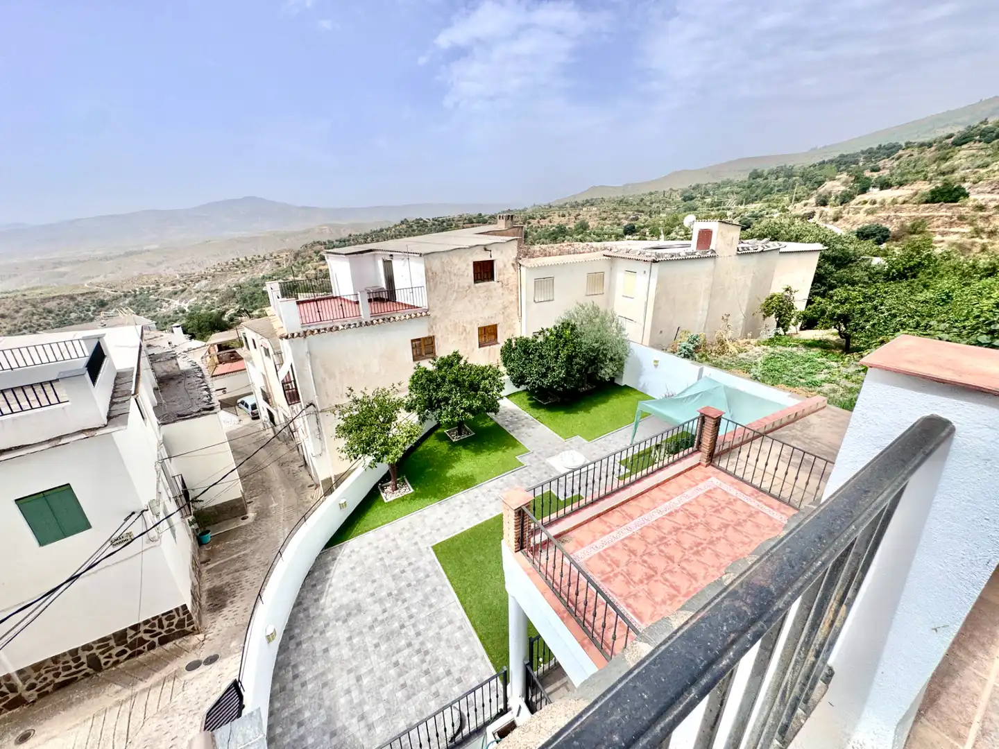 Vista exterior de Casa o xalet en venda en Válor amb Calefacció, Jardí privat i Terrassa