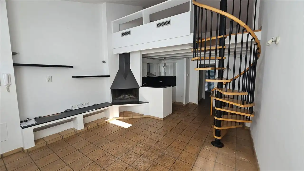 Maisonette zum Verkauf in Cadaqués mit Klimaanlage, Parkett und Terrasse