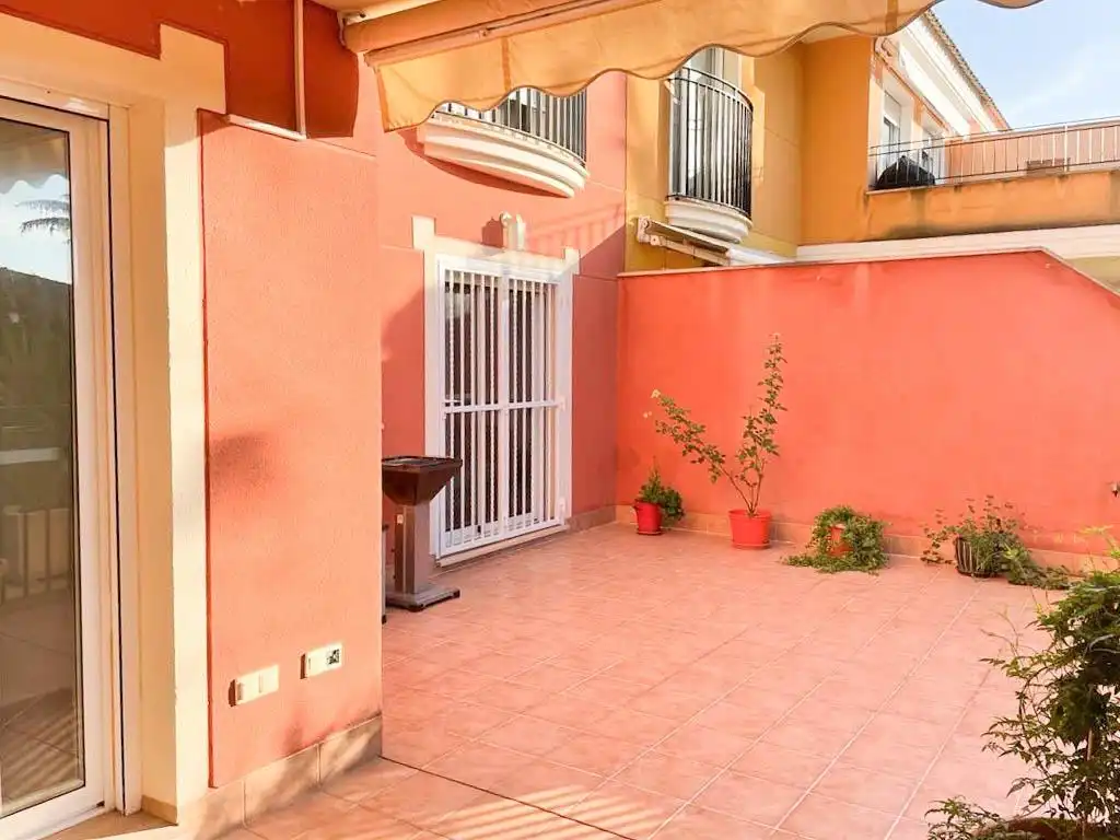 Ground floor for rent in Chiva, Valencia