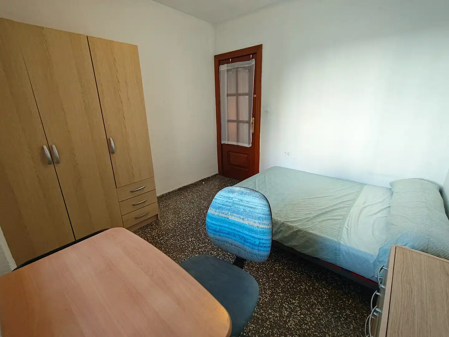Habitación de Piso de alquiler en Granada con Aire acondicionado, Amueblado y Lavadora