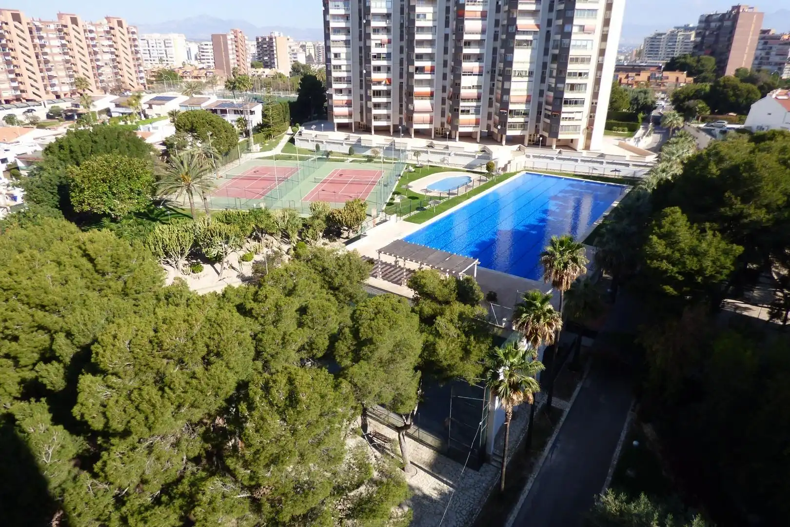 Schwimmbecken von Wohnung zum Verkauf in Alicante / Alacant mit Klimaanlage, Heizung und Privatgarten