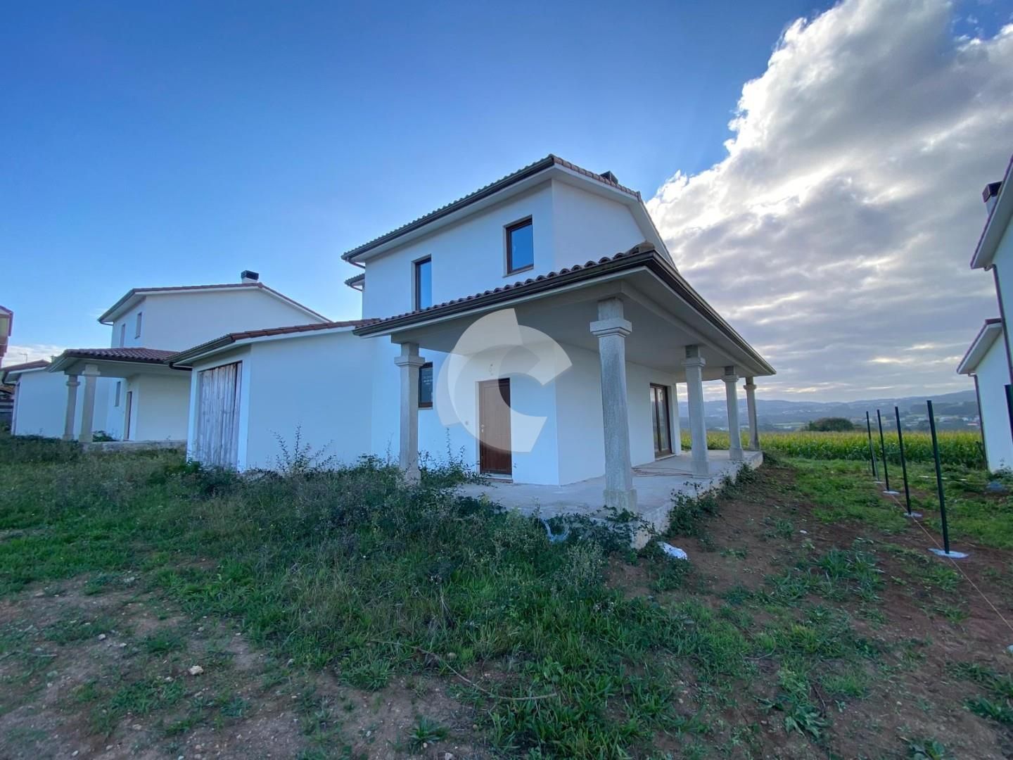 Vista exterior de Casa o xalet en venda en Carballo amb Jardí privat