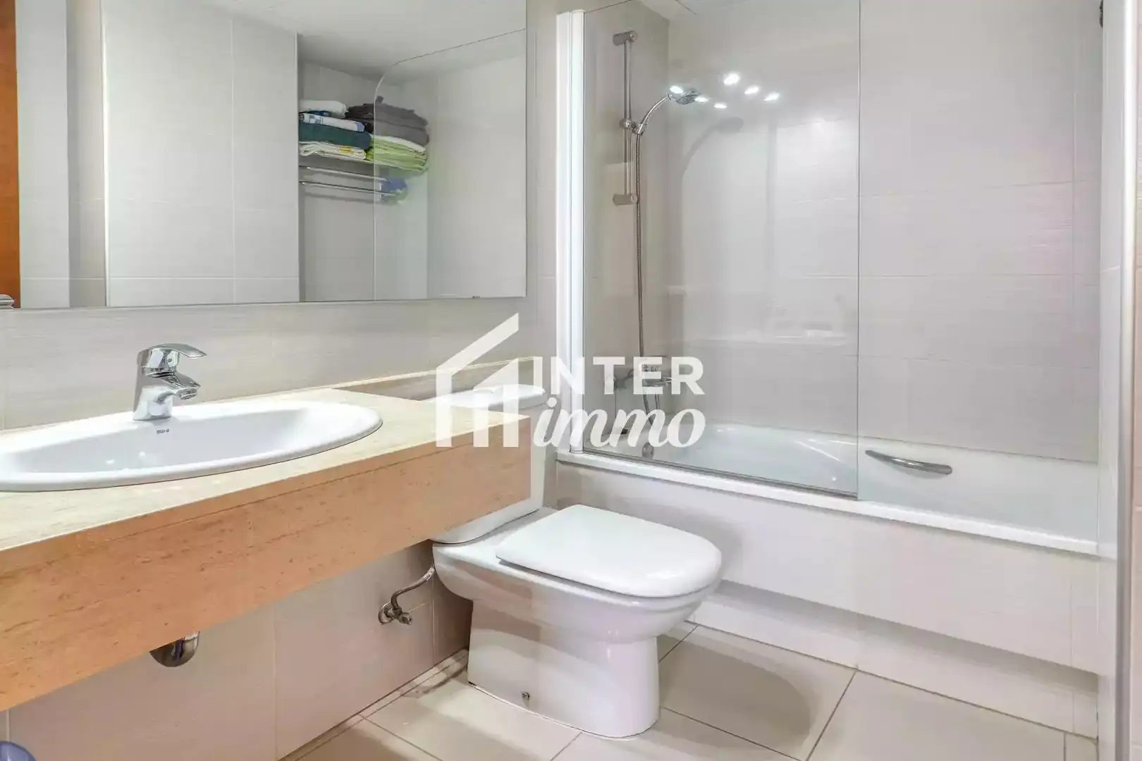 Badezimmer von Wohnung zum Verkauf in Roses mit Klimaanlage, Heizung und Terrasse