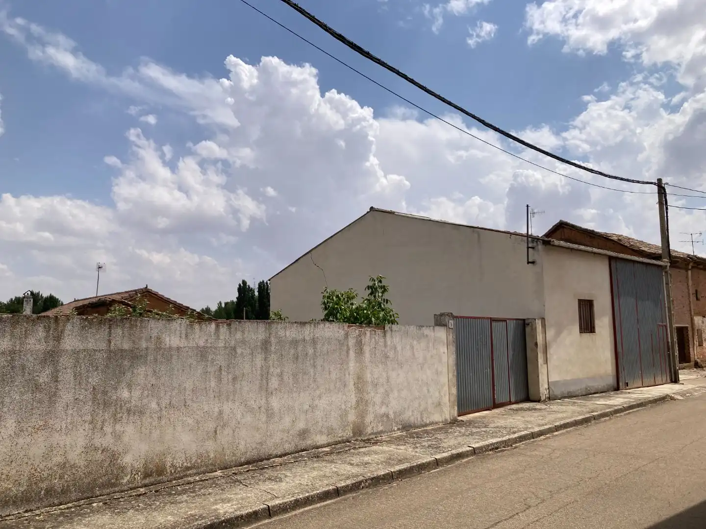 Vista exterior de Local en venta en Sotresgudo