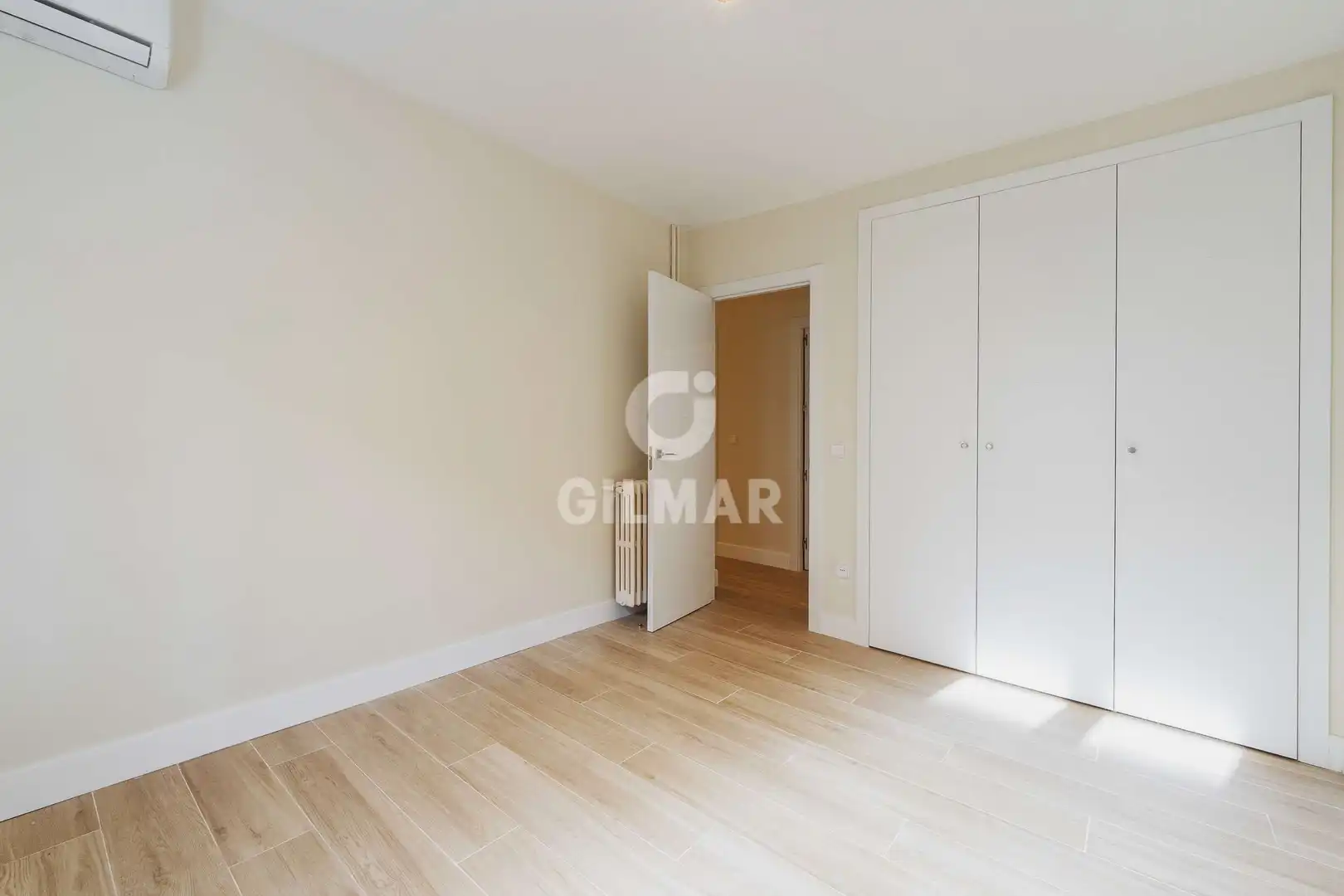 Habitación de Piso en venta en Madrid con Calefacción