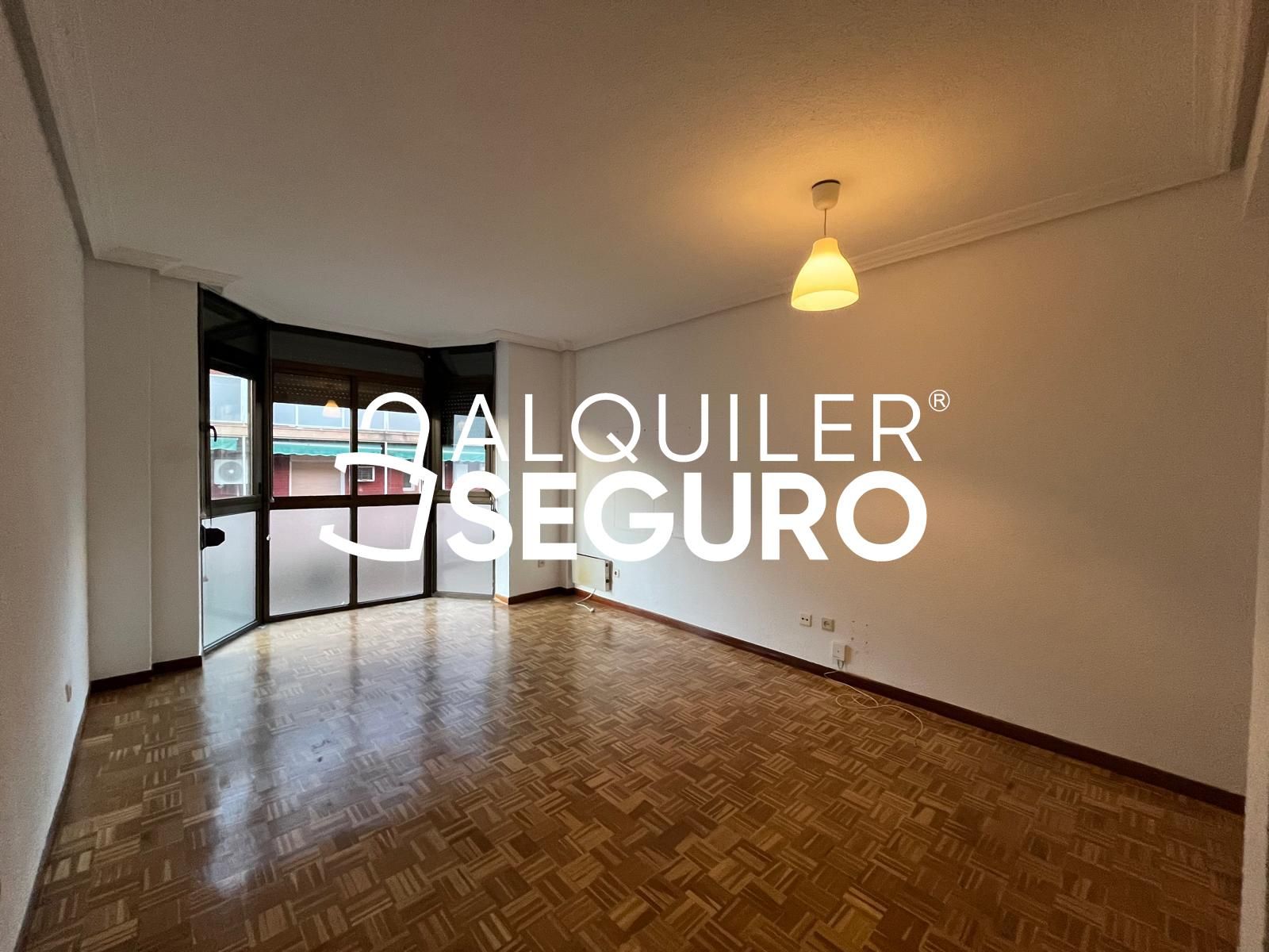 Vista exterior de Pis de lloguer en  Madrid Capital amb Calefacció i Moblat