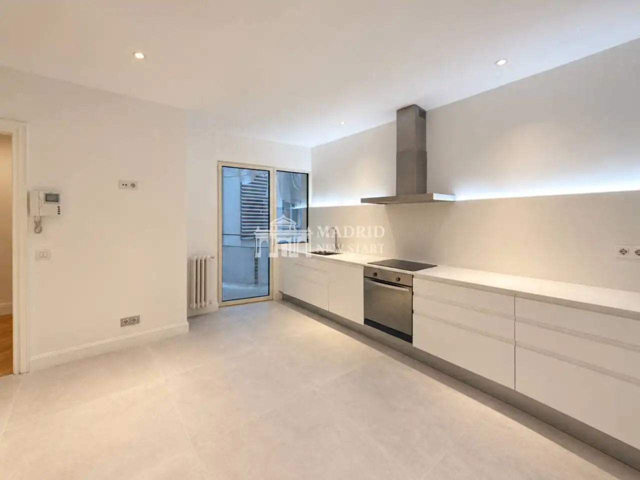 Kitchen of Flat for rent in Madrid  with Air Conditioner, Heating and Parquet flooring