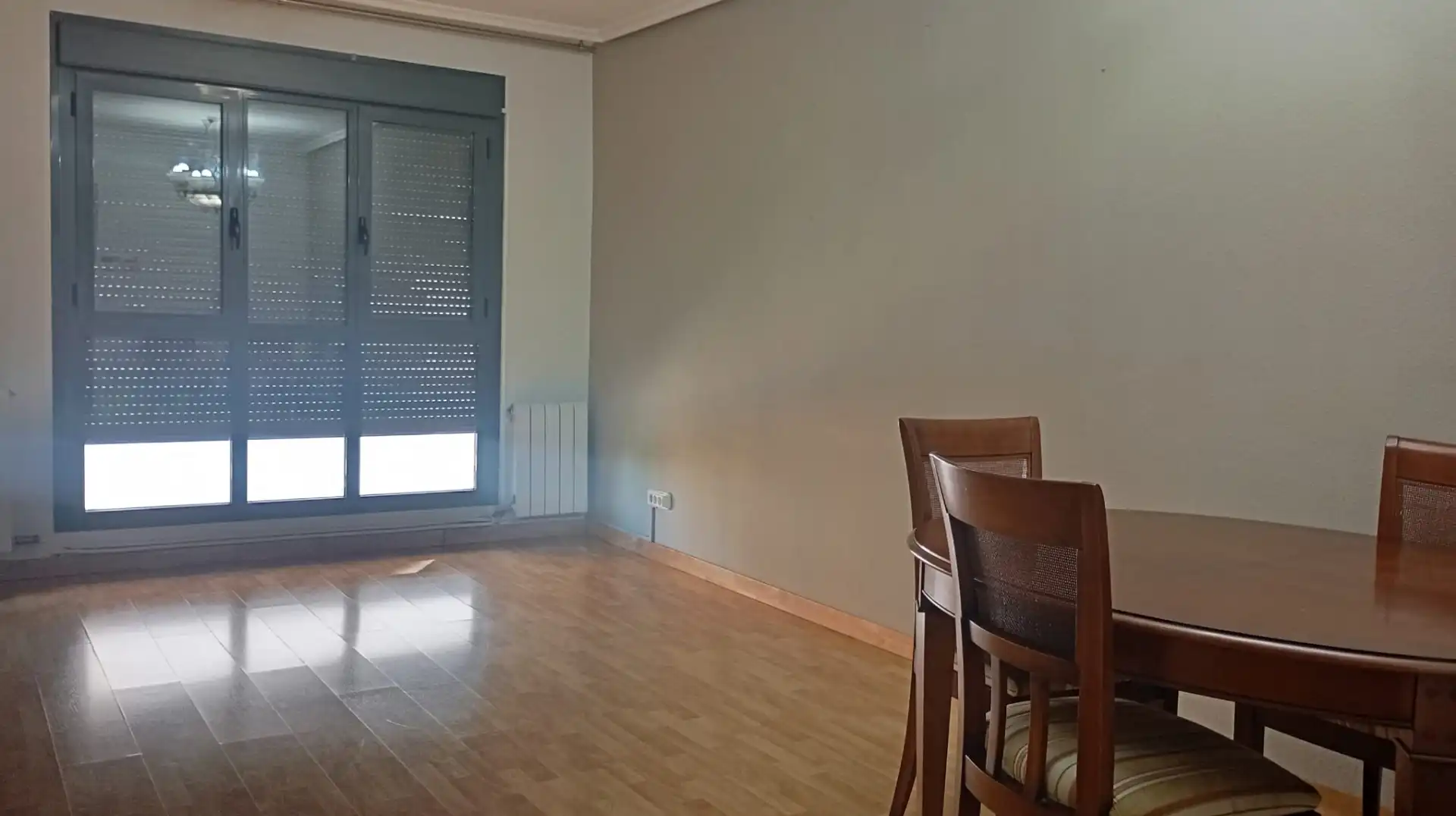 Habitación de Piso de alquiler en Zaragoza con Aire acondicionado, Calefacción y Trastero