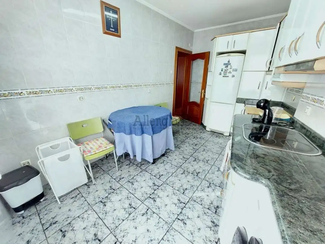 Piso de alquiler en Calle Fernando Vela, Milán - Pumarín