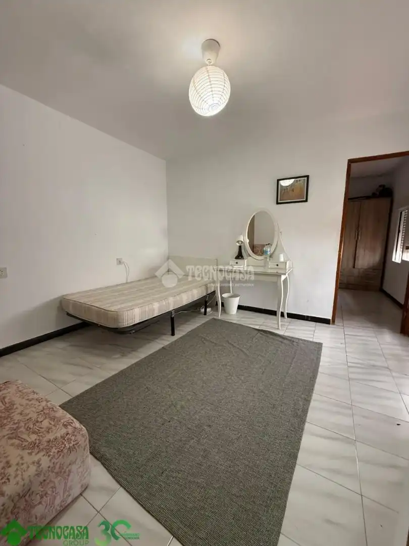 Habitación de Casa adosada en venta en Santa Cruz de la Zarza con Aire acondicionado, Alarma y Piscina comunitaria