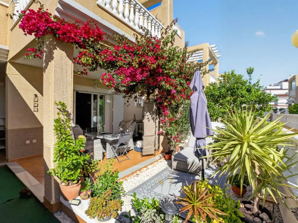Terrassa de Casa o xalet en venda en Orihuela amb Aire condicionat, Jardí privat i Piscina comunitària