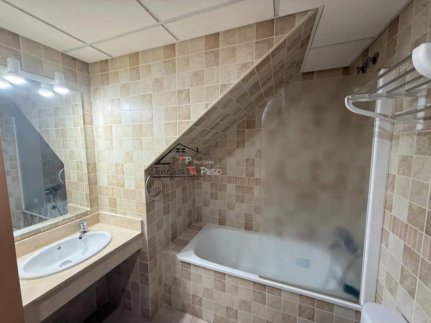Badezimmer von Dachboden zum Verkauf in Benicarló mit Klimaanlage, Terrasse und Balkon