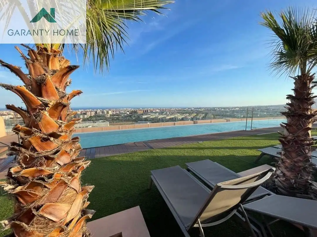Piscina de Pis de lloguer en Málaga amb Aire condicionat, Calefacció i Jardí privat