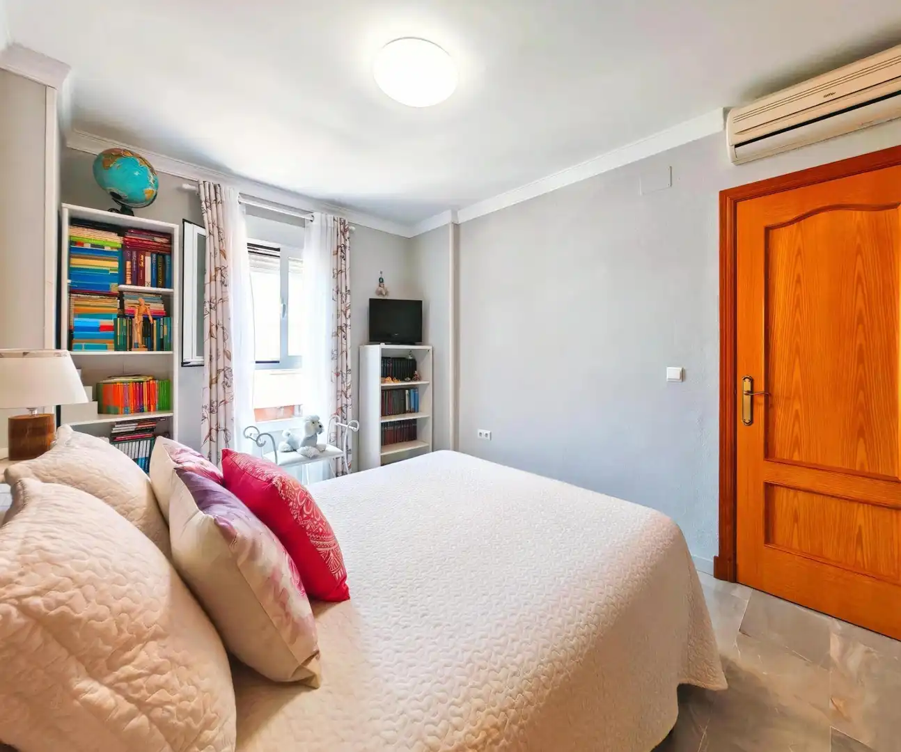 Habitación de Casa adosada en venta en San Fernando con Aire acondicionado, Calefacción y Jardín privado