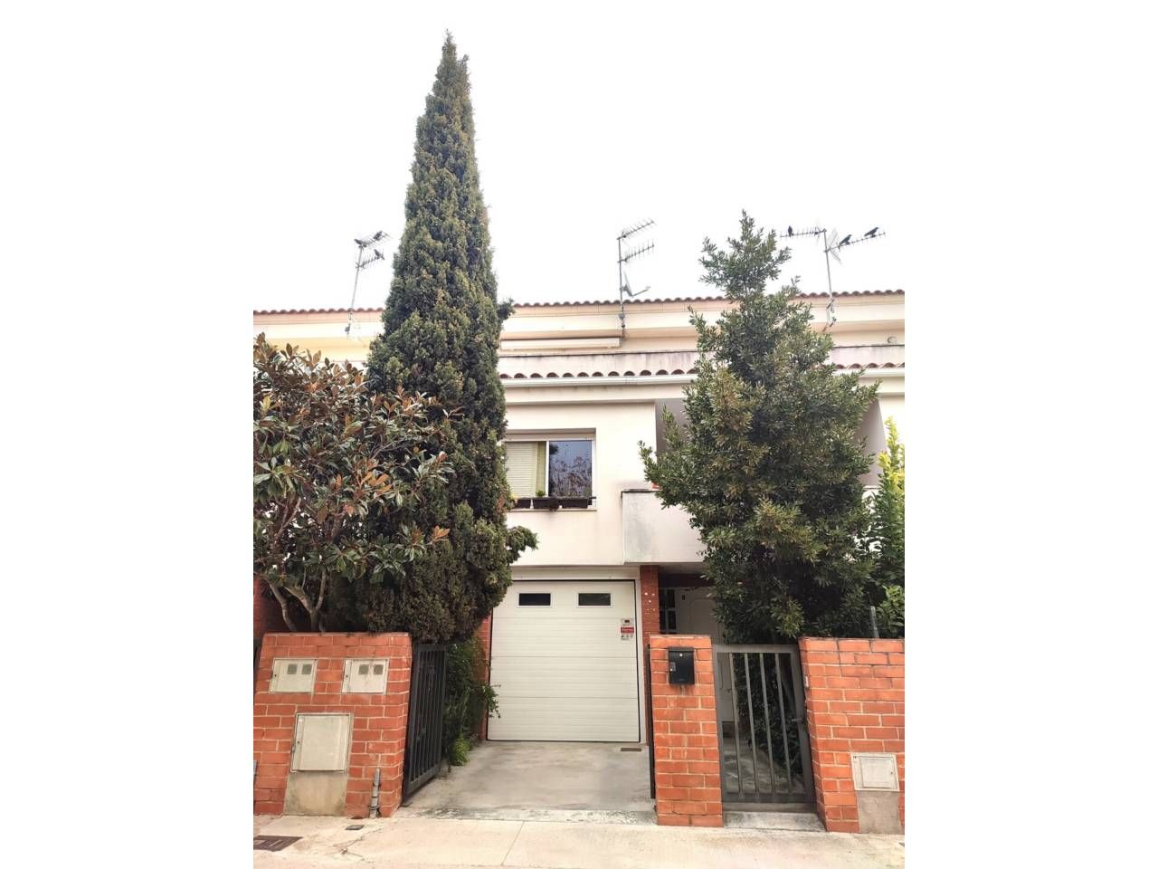 Vista exterior de Casa o xalet en venda en La Granada amb Aire condicionat, Calefacció i Jardí privat