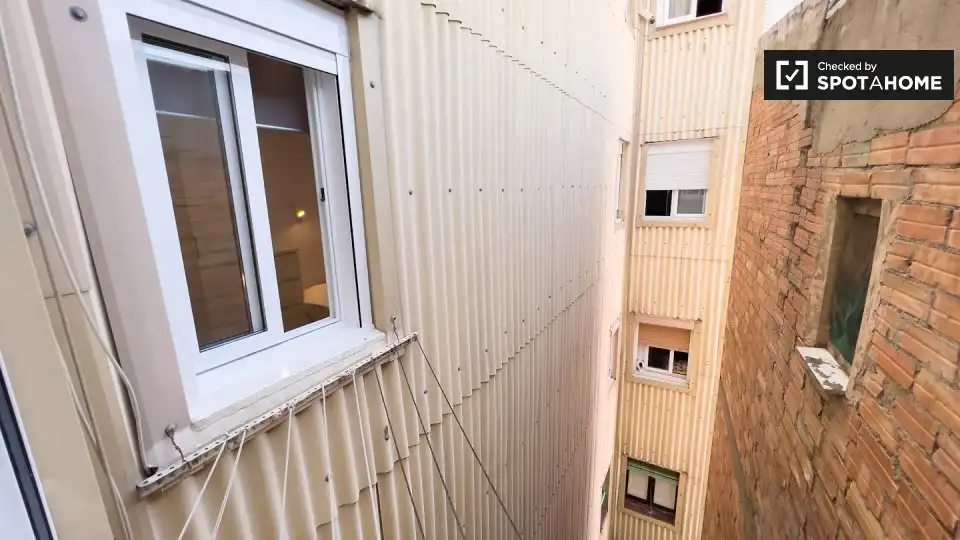 Terrassa de Pis per a compartir en L'Hospitalet de Llobregat amb Aire condicionat, Calefacció i Moblat