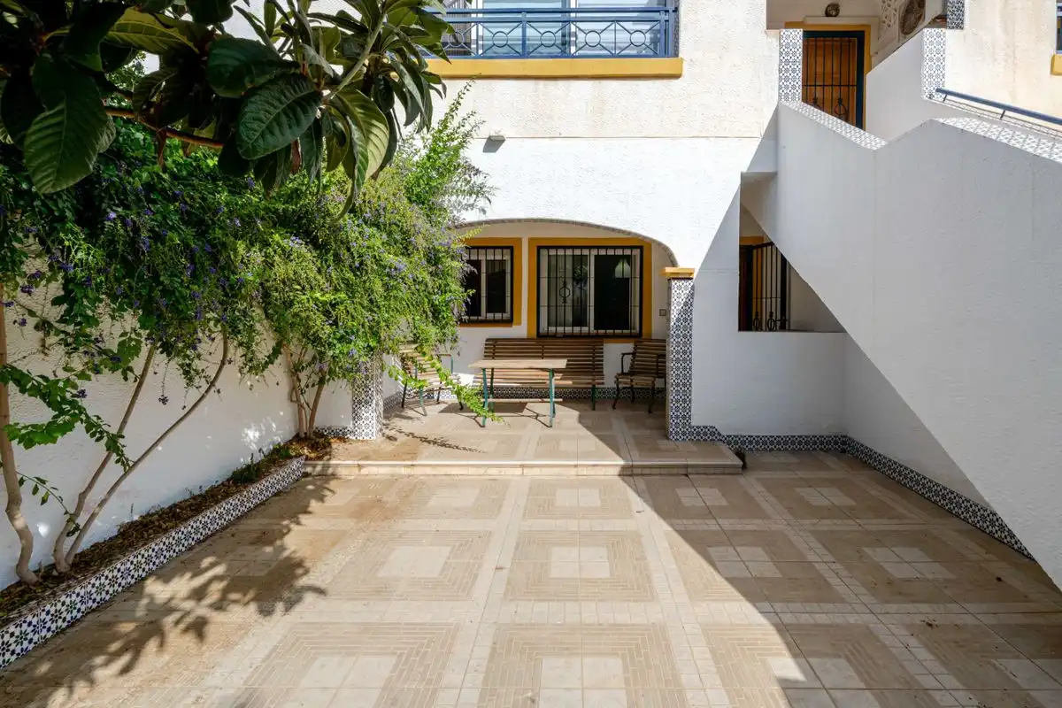 Terrasse von Erdgeschoss zum Verkauf in Santa Pola mit Heizung, Privatgarten und Terrasse