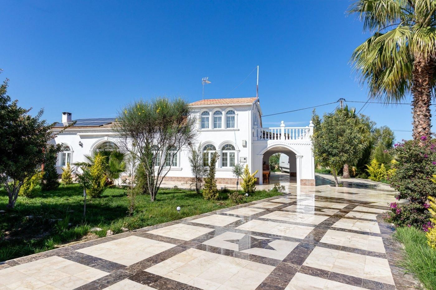 Vista exterior de Casa o xalet en venda en Elche / Elx amb Jardí privat, Terrassa i Traster