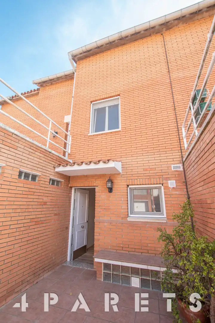 Vista exterior de Casa adosada de alquiler en Vilassar de Dalt con Aire acondicionado, Calefacción y Jardín privado