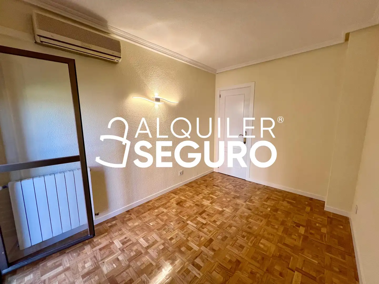 Bedroom of Flat for rent in Madrid  with Air Conditioner, Heating and Terrace