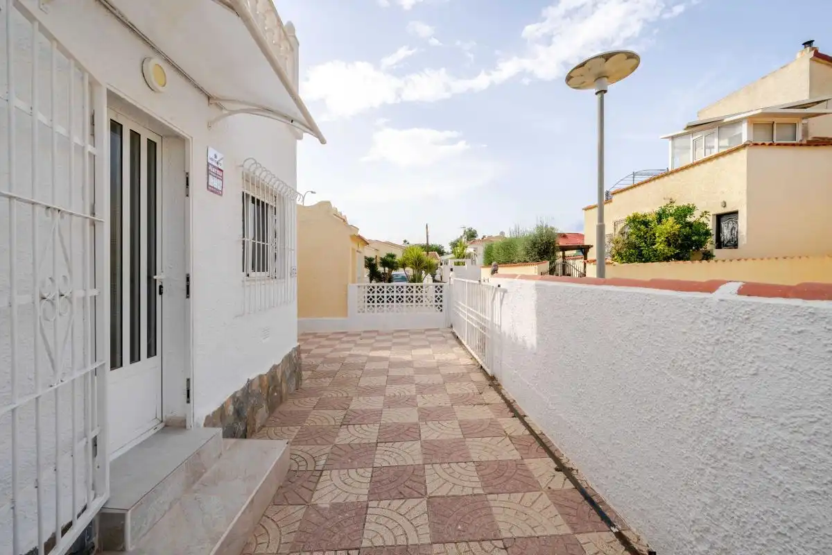 Vista exterior de Casa o chalet de alquiler en Elche / Elx con Aire acondicionado, Calefacción y Jardín privado